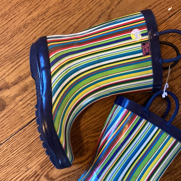 Rain boots like new - Picture 3 of 4